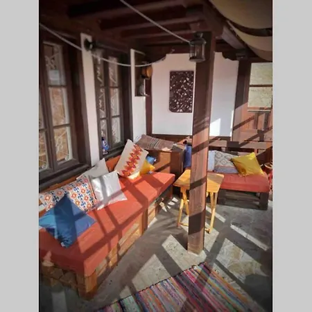 The Secret Lodge- New With Private Garage, Entire House Apartament *