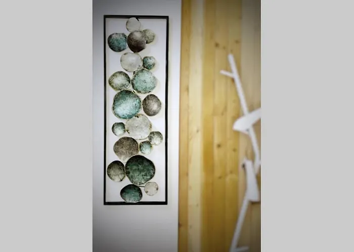 Apartment The Secret Lodge- New With Private Garage, Entire House *