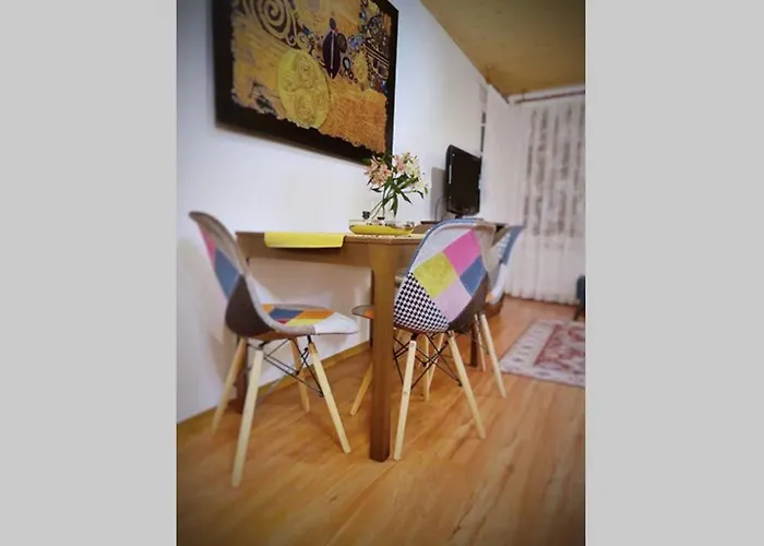 Apartment The Secret Lodge- New With Private Garage, Entire House *