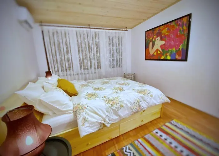 The Secret Lodge- New With Private Garage, Entire House *