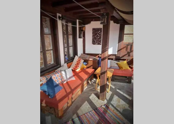 The Secret Lodge- New With Private Garage, Entire House Apartment *